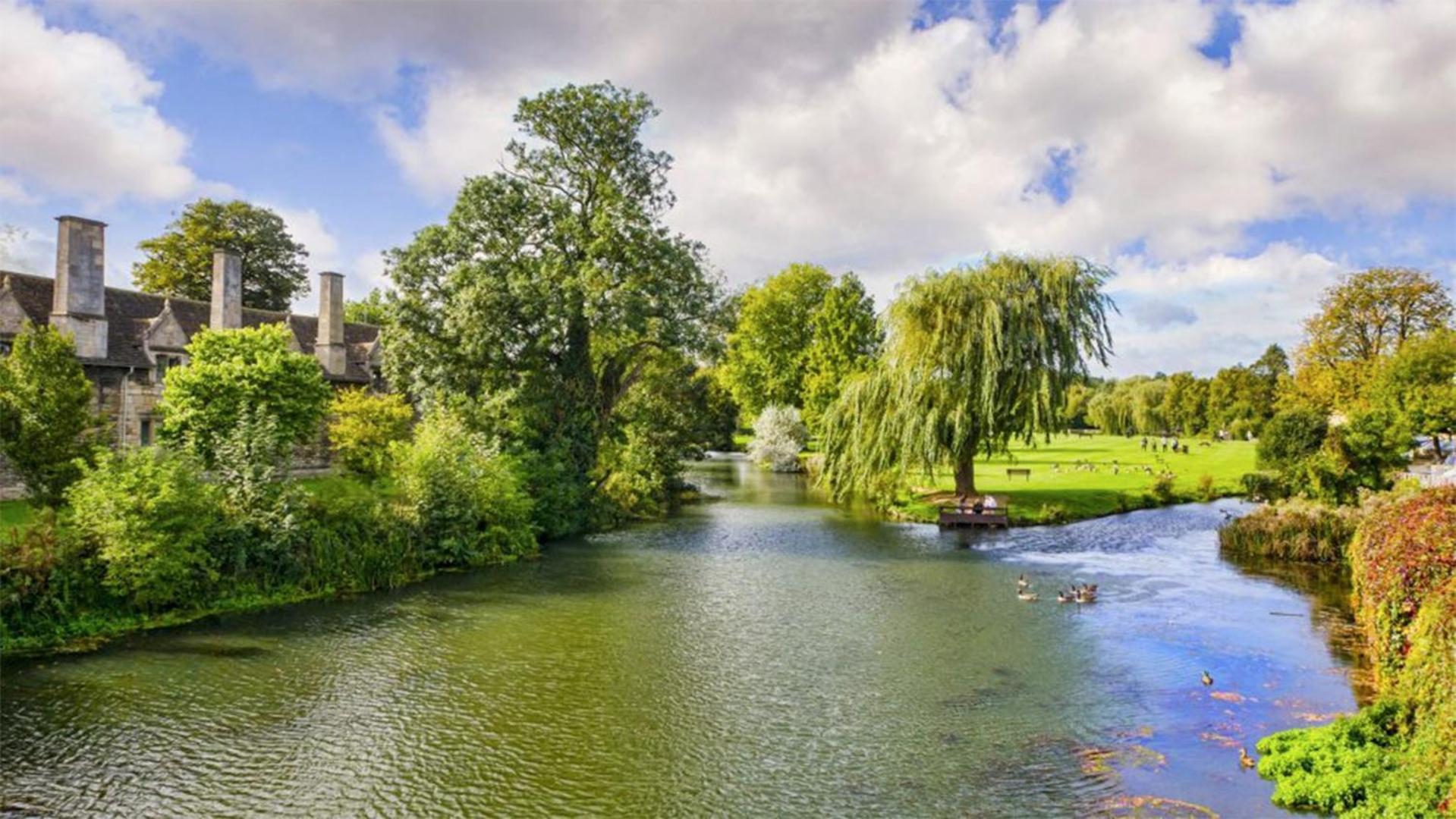 Central Stamford Retreat - Stylish 2-Bed Apartment & Parking Exterior photo